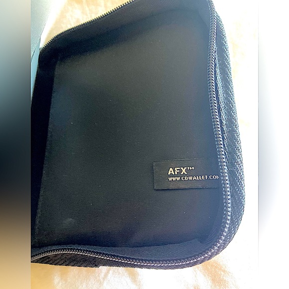 2 CD Cases/Organizers - Picture 10 of 12